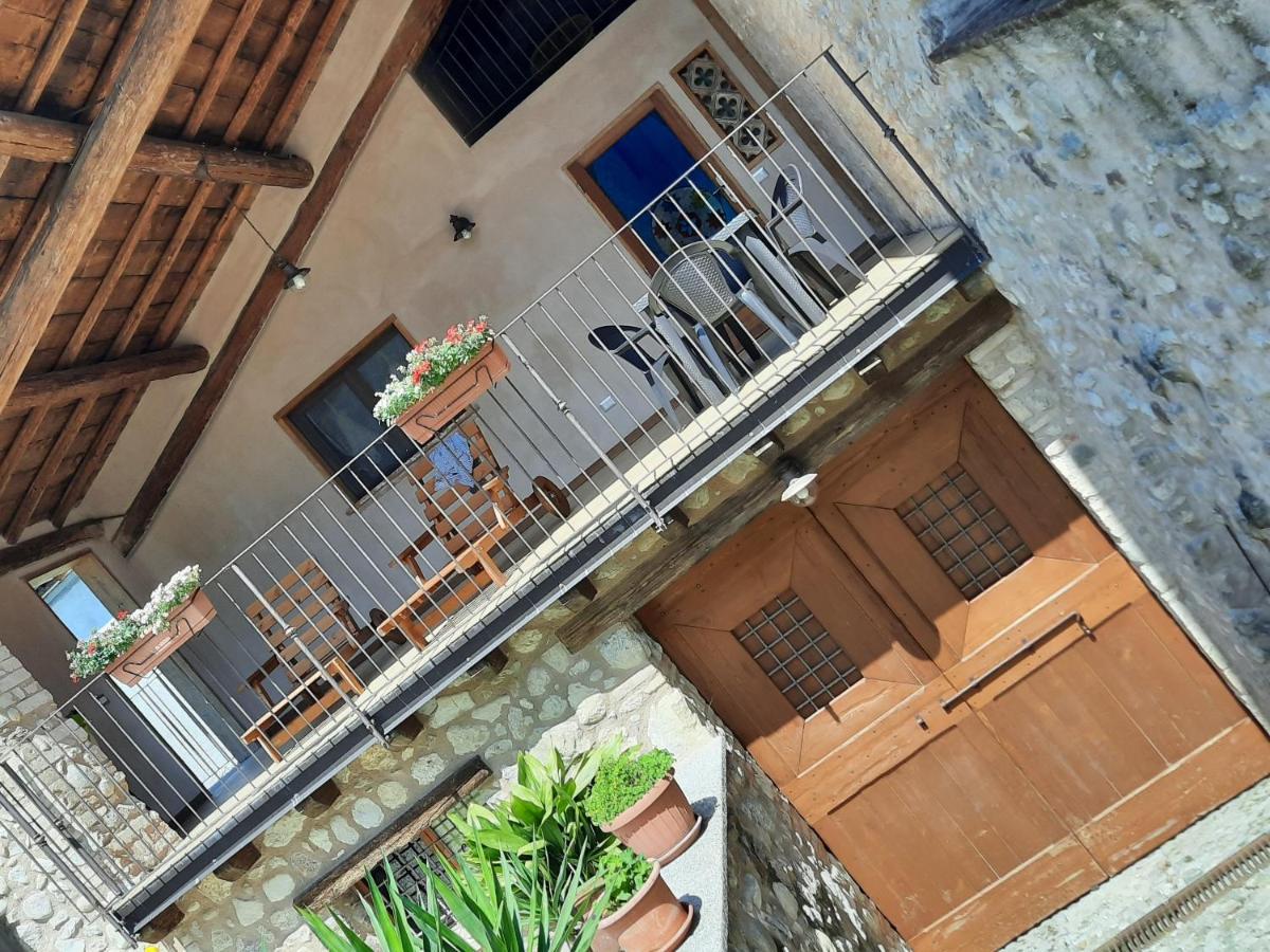 Corte Davini Agriturismo Monzambano Exterior photo