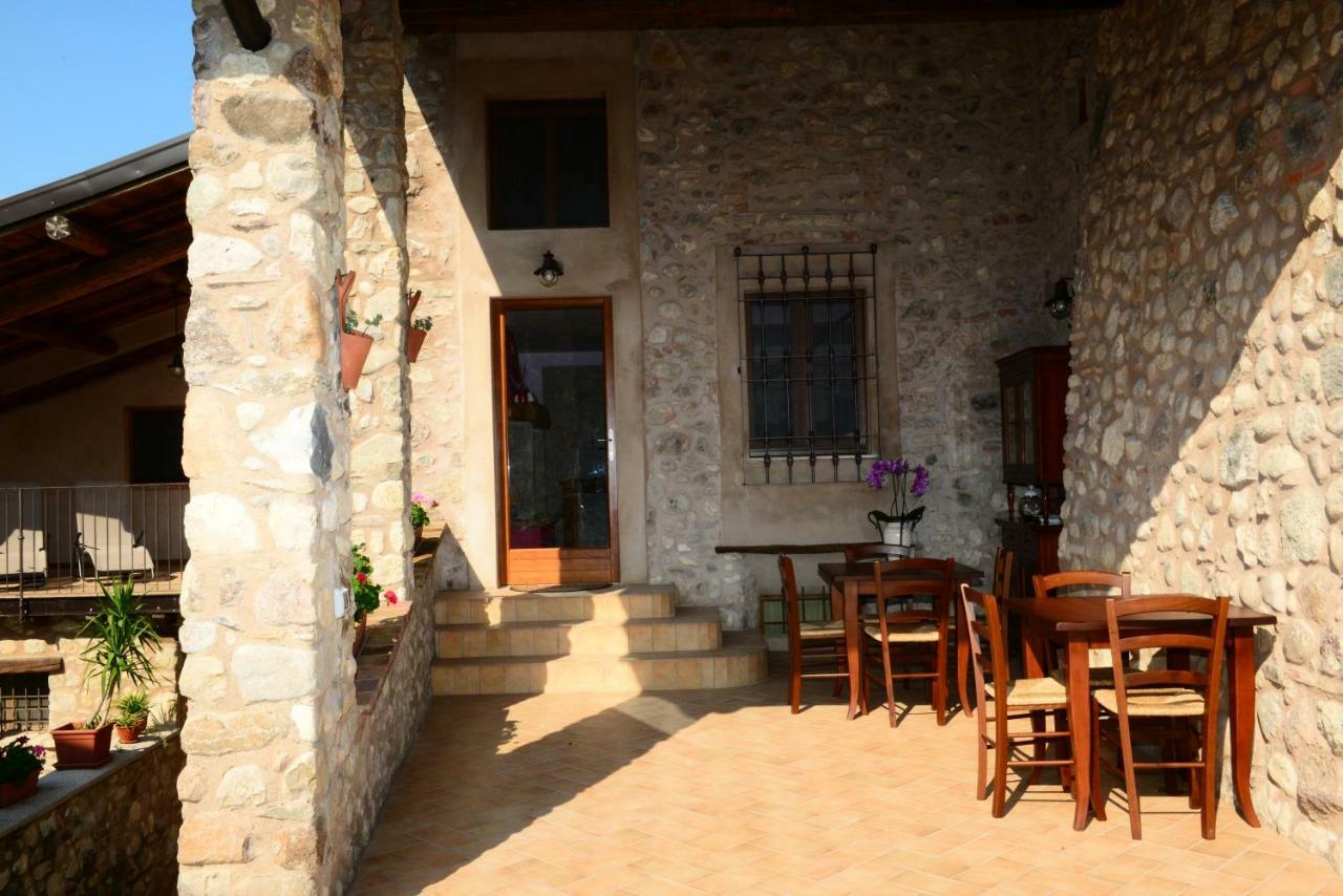 Corte Davini Agriturismo Monzambano Exterior photo