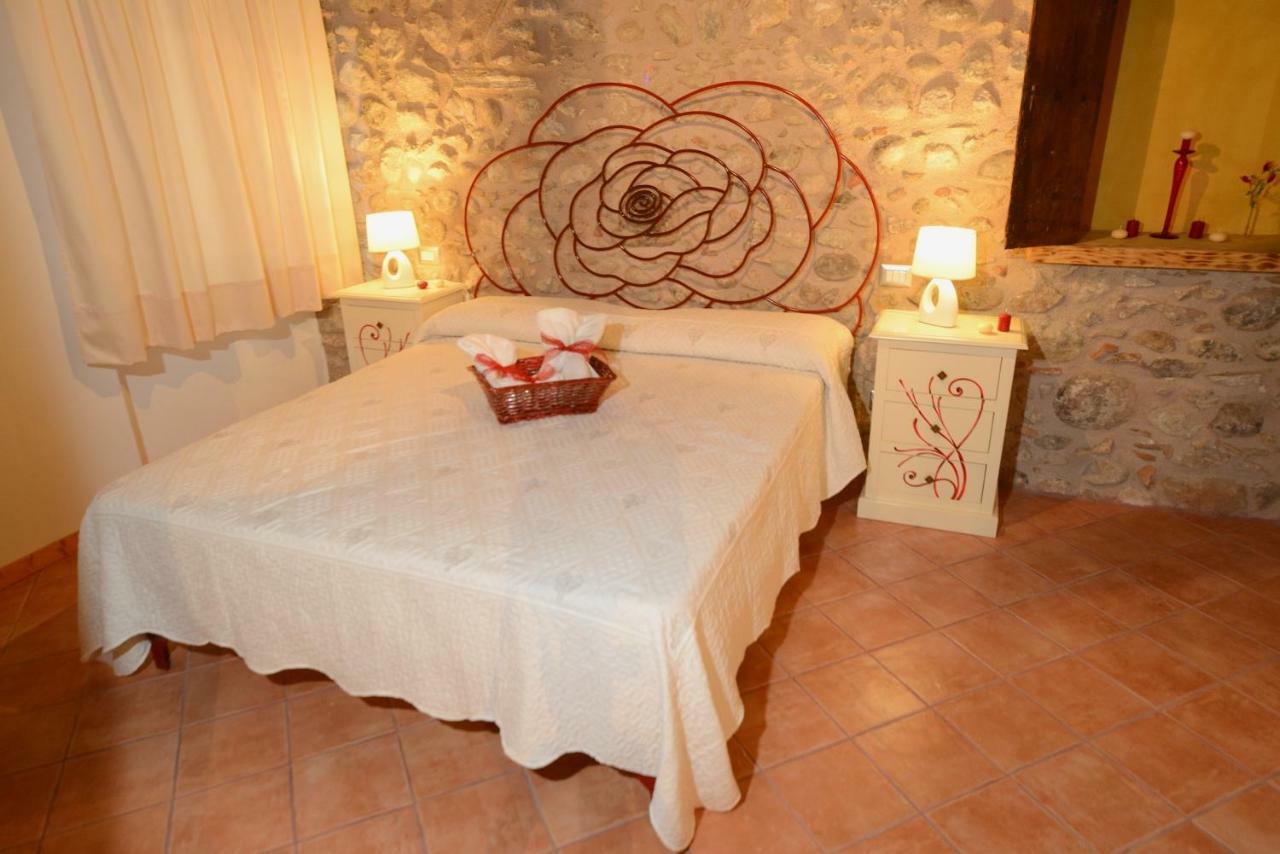 Corte Davini Agriturismo Monzambano Exterior photo