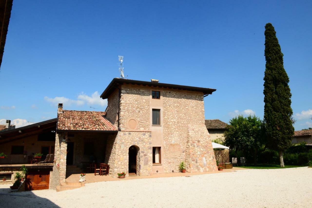 Corte Davini Agriturismo Monzambano Exterior photo